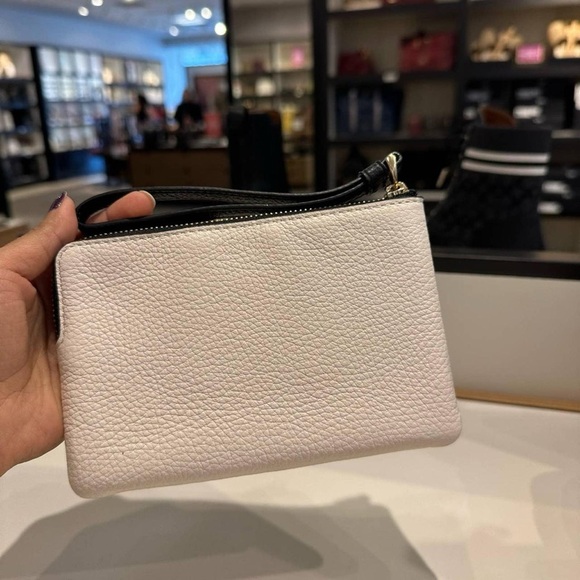 COACH Corner Zip Pouch Wristlet Pebbled Leather Chalk C3650G NWT - Picture 4 of 5